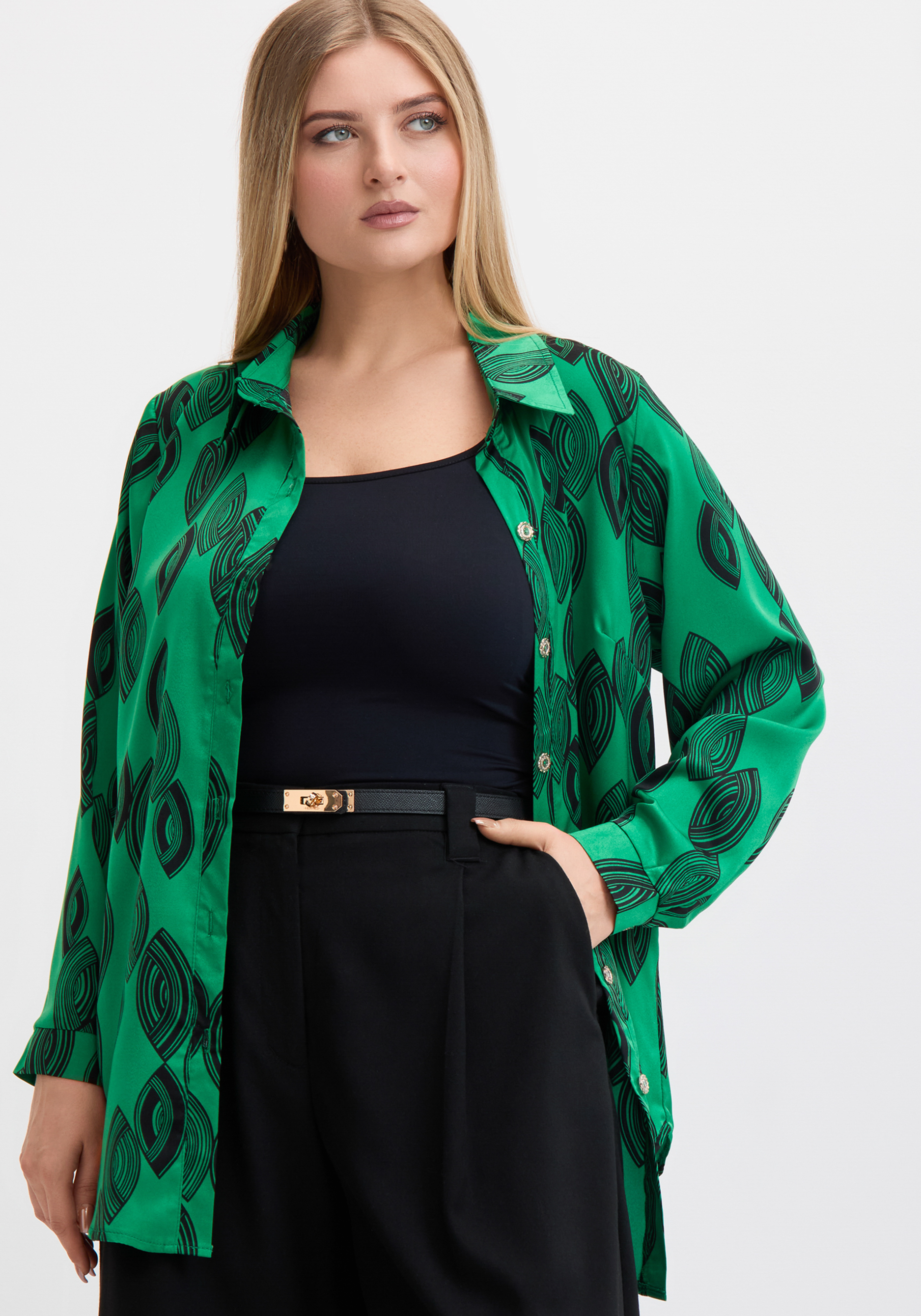 Блуза свободного кроя с застежкой 3599₽