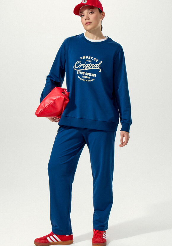 Костюм из брюк и свитшота с принтом на  груди шир.  580, рис. 16