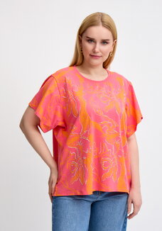 Блуза с оригинальным принтом и стразами