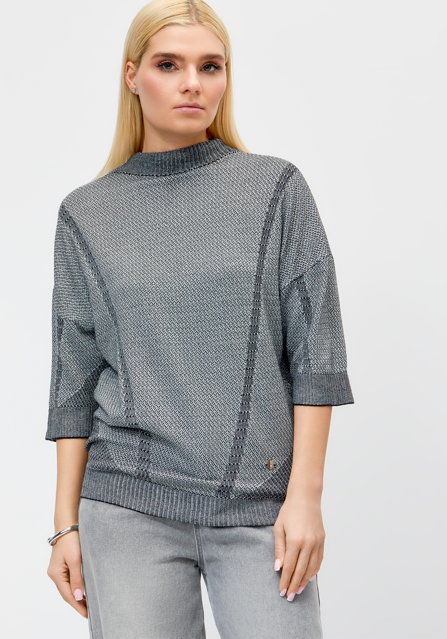 Джемпер с лентами на шее сзади