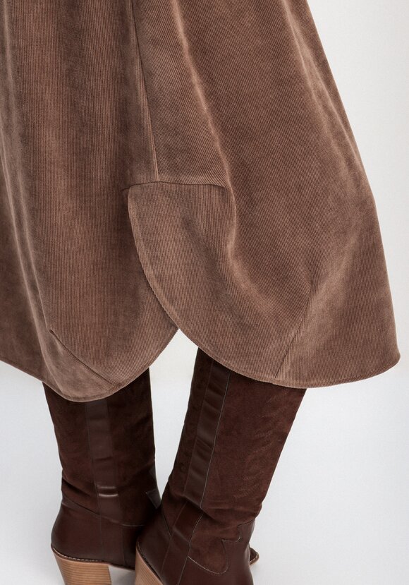 Юбка с разрезами по бокам шир.  580, рис. 6