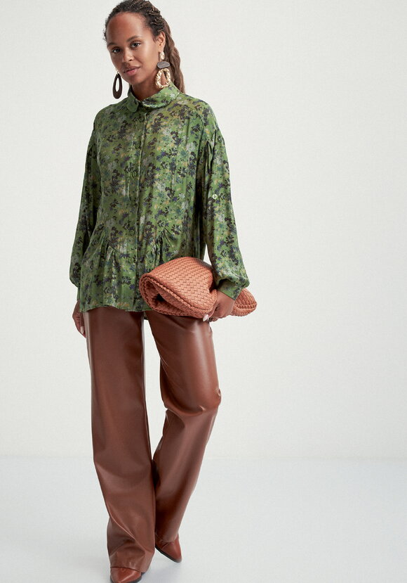 Блуза со сборкой в рельефах шир.  580, рис. 25