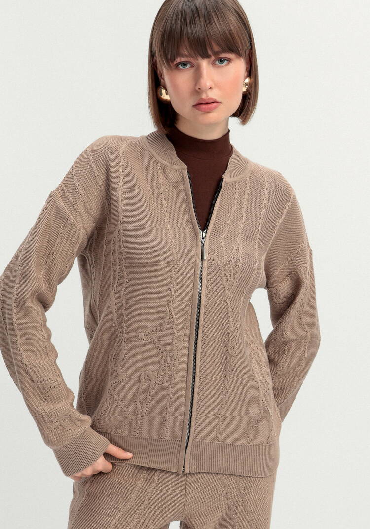 Бомбер с фактурным рисунком шир.  750, рис. 7