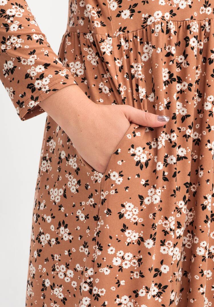 Платье с цветочным рисунком и рукавами 3/4 шир.  750, рис. 15