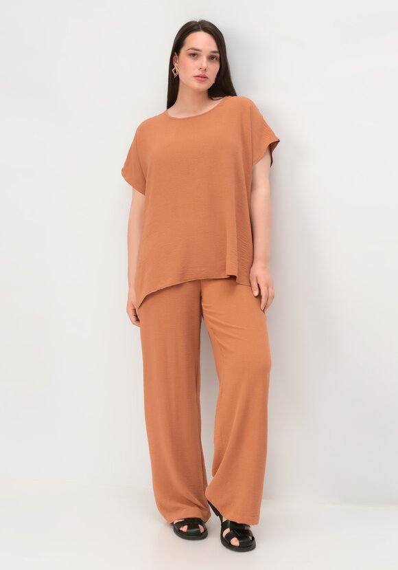 Блуза базовая со спущенной линией плеча шир.  580, рис. 54