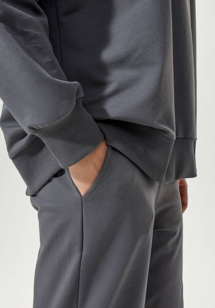 Костюм из брюк и свитшота с принтом на  груди шир.  750, рис. 6