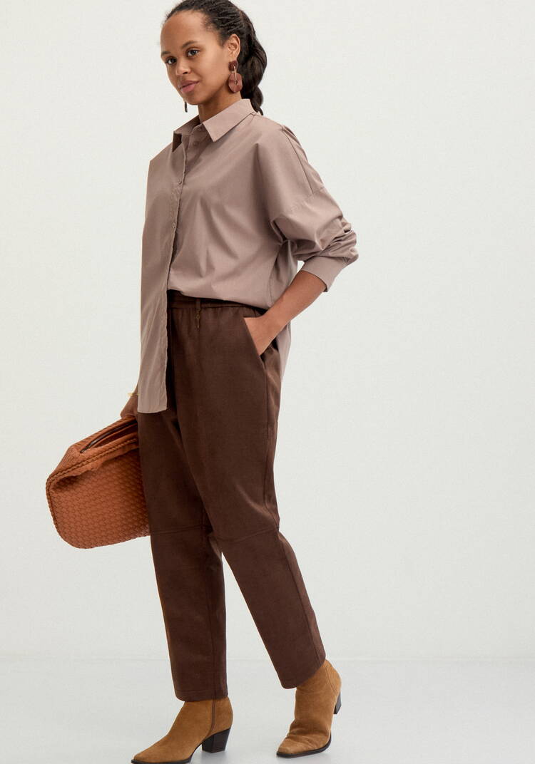 Брюки из замши прямые на резинке по поясу шир.  750, рис. 1