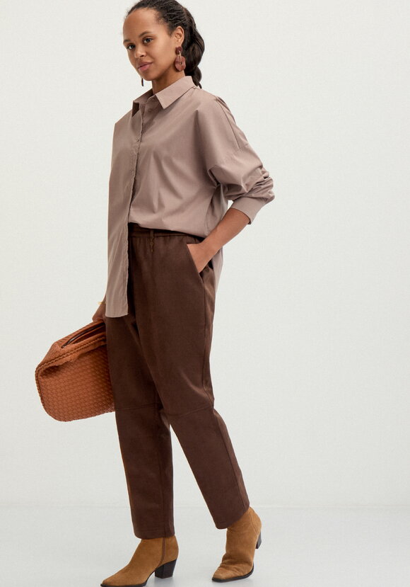 Брюки из замши прямые на резинке по поясу шир.  580, рис. 1