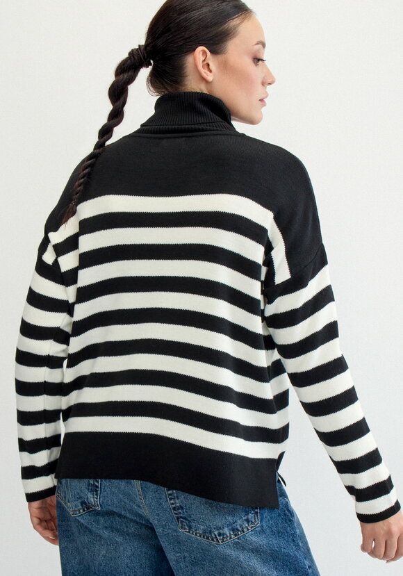 Свитер в полоску с высокой горловиной шир.  580, рис. 9