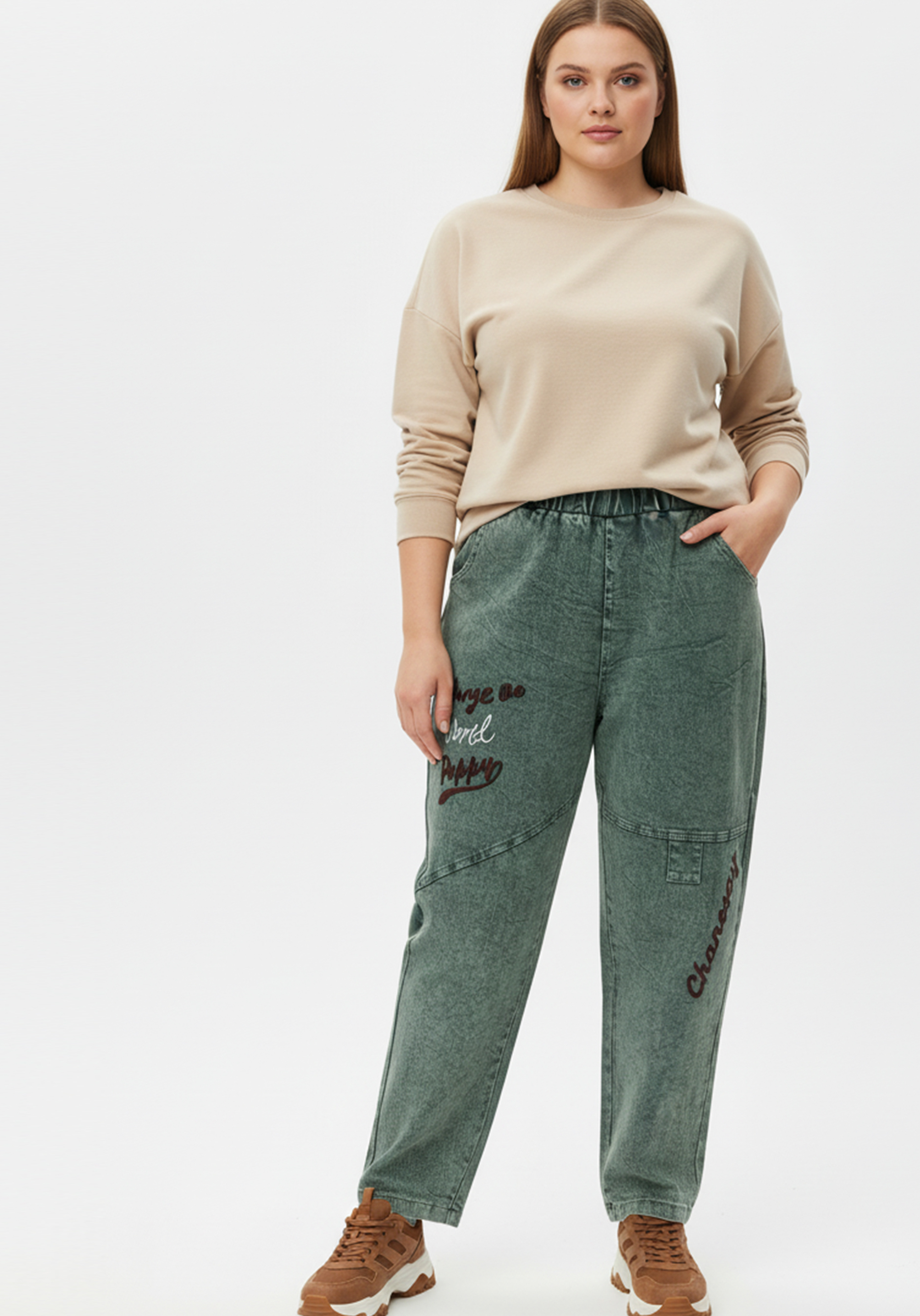 Джинсы с вышивкой на резинке 3499₽