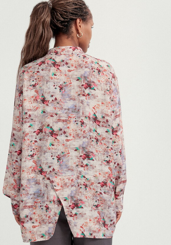 Блуза оригинального кроя с воротом стойка шир.  580, рис. 3