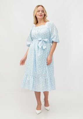 Платье с имитацией вышивки