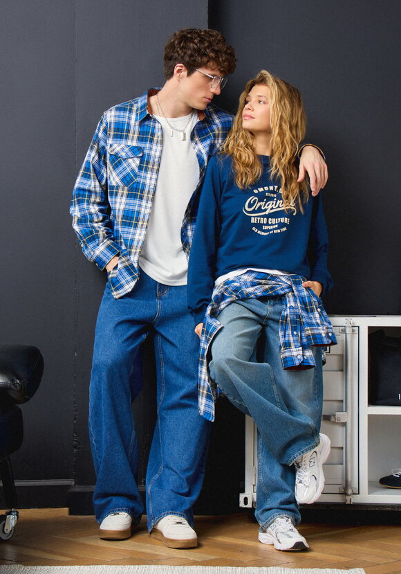 Костюм из брюк и свитшота с принтом на груди шир.  580, рис. 35