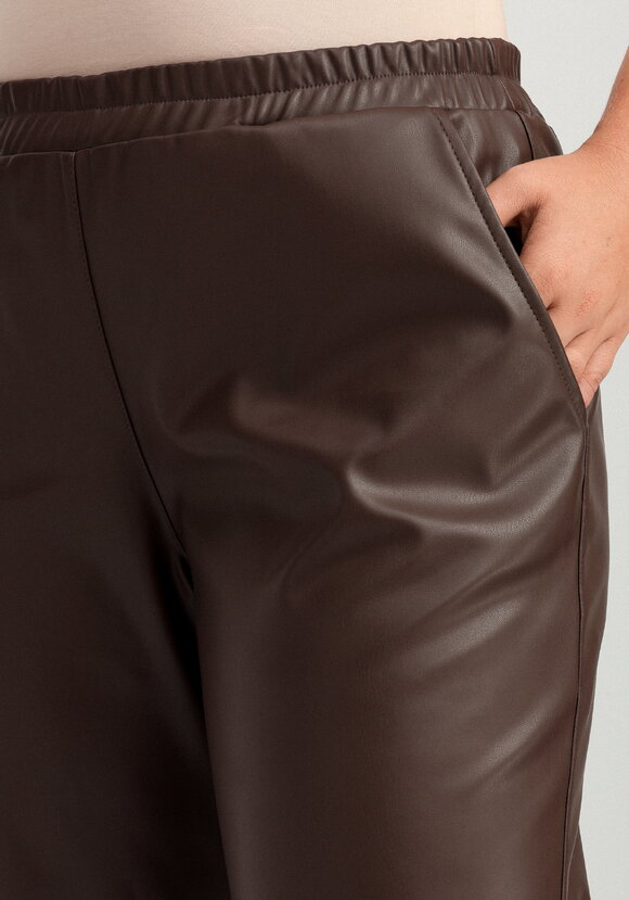 Брюки из экокожи прямые на резинке шир.  580, рис. 5