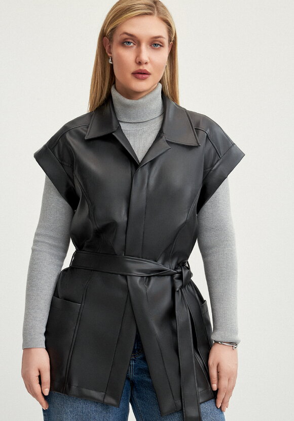 Жилет из эко-кожи на запах шир.  580, рис. 4