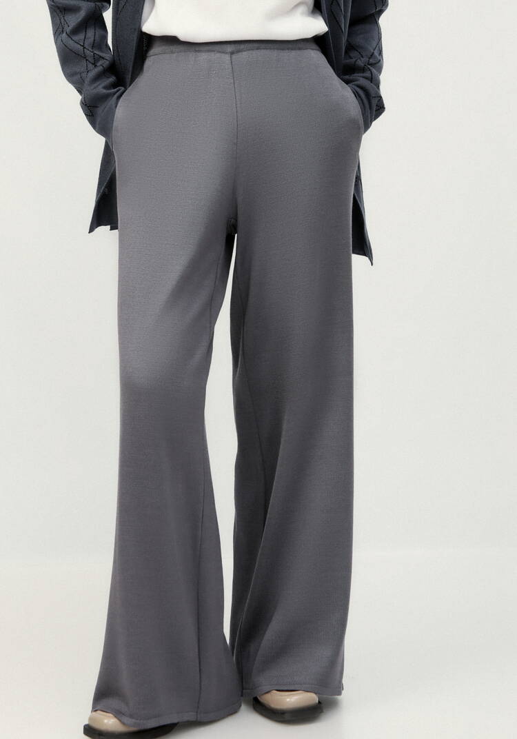 Брюки прямые свободной посадки на резинке шир.  750, рис. 19