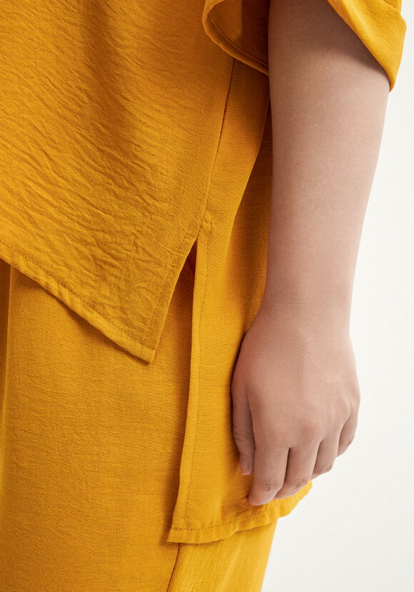 Костюм брючный с лаконичным принтом шир.  580, рис. 26