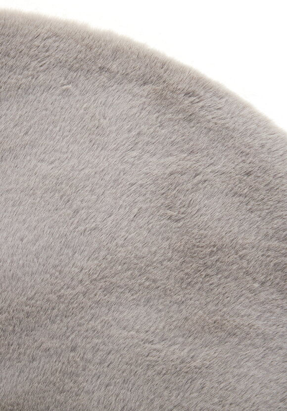 Ковер меховой овальный шир.  580, рис. 8