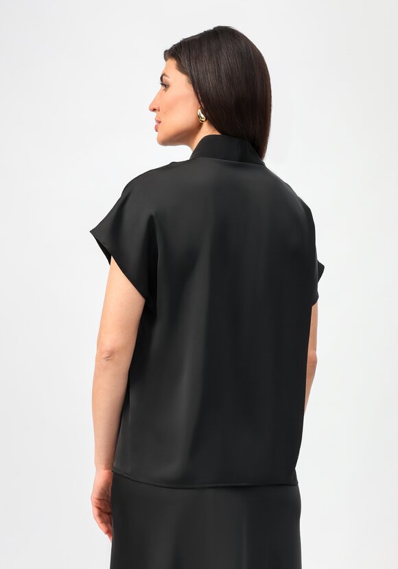 Блуза с V-образным вырезом с коротким рукавом шир.  580, рис. 13