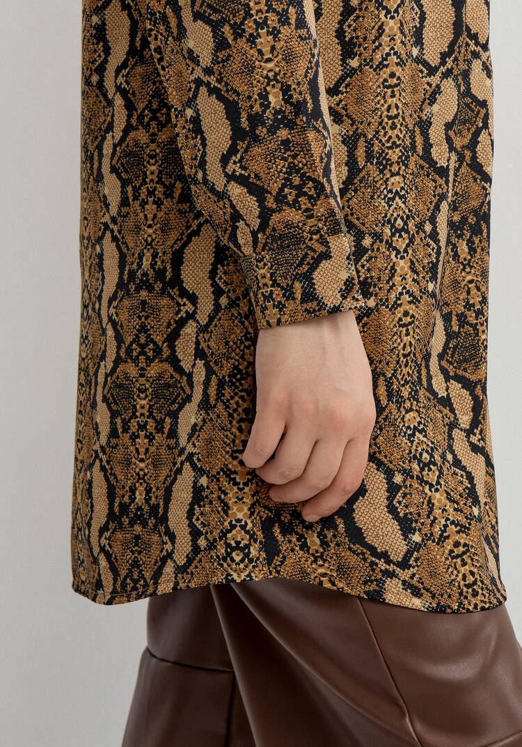 Рубашка удлинённая с анималистичным принтом шир.  750, рис. 12