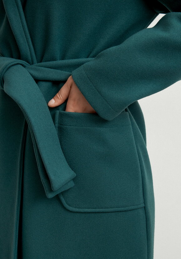 Пальто удлиненное на запах с разрезами шир.  580, рис. 46