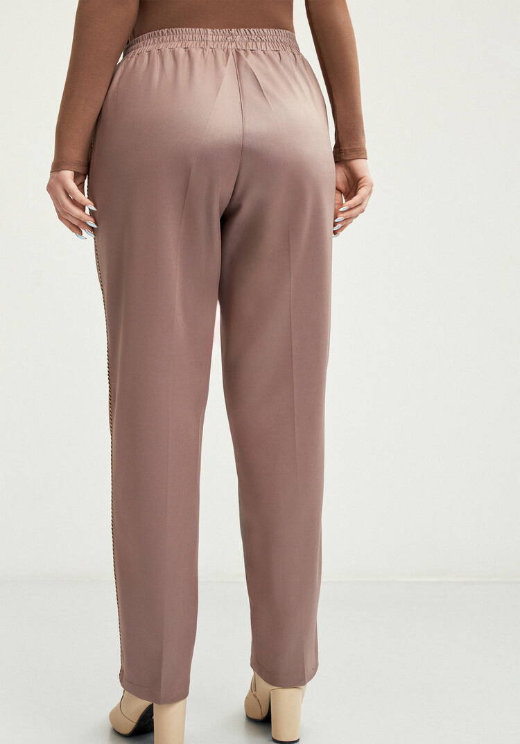 Брюки прямые с кантами по бокам шир.  750, рис. 18