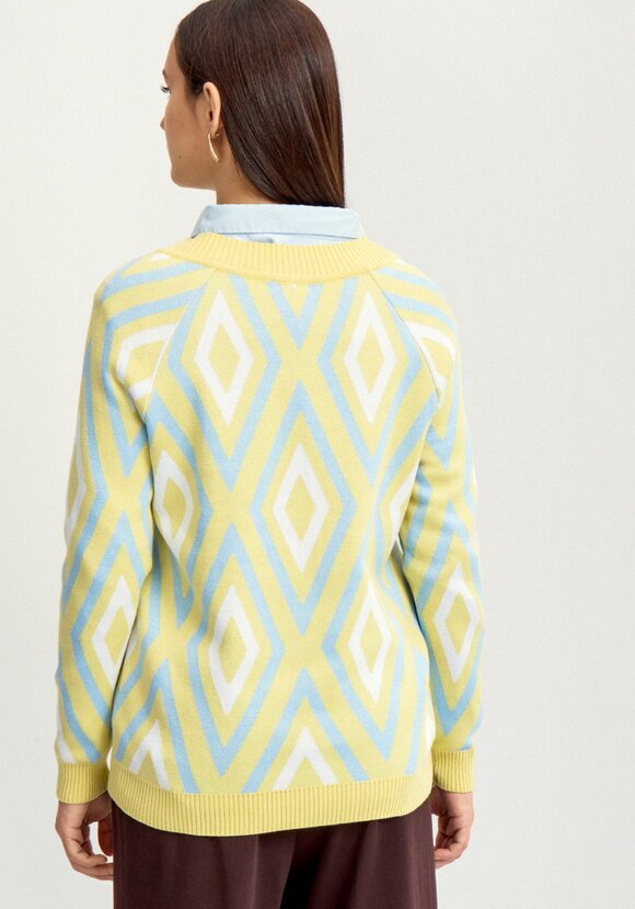 Джемпер с геометрическим рисунком шир.  580, рис. 32