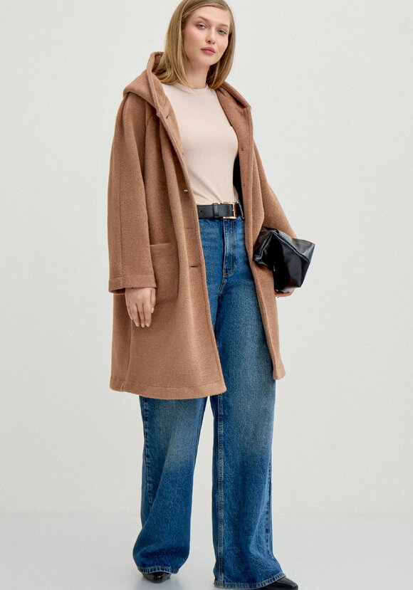 Жакет пушистый с капюшоном на пуговицах шир.  580, рис. 29