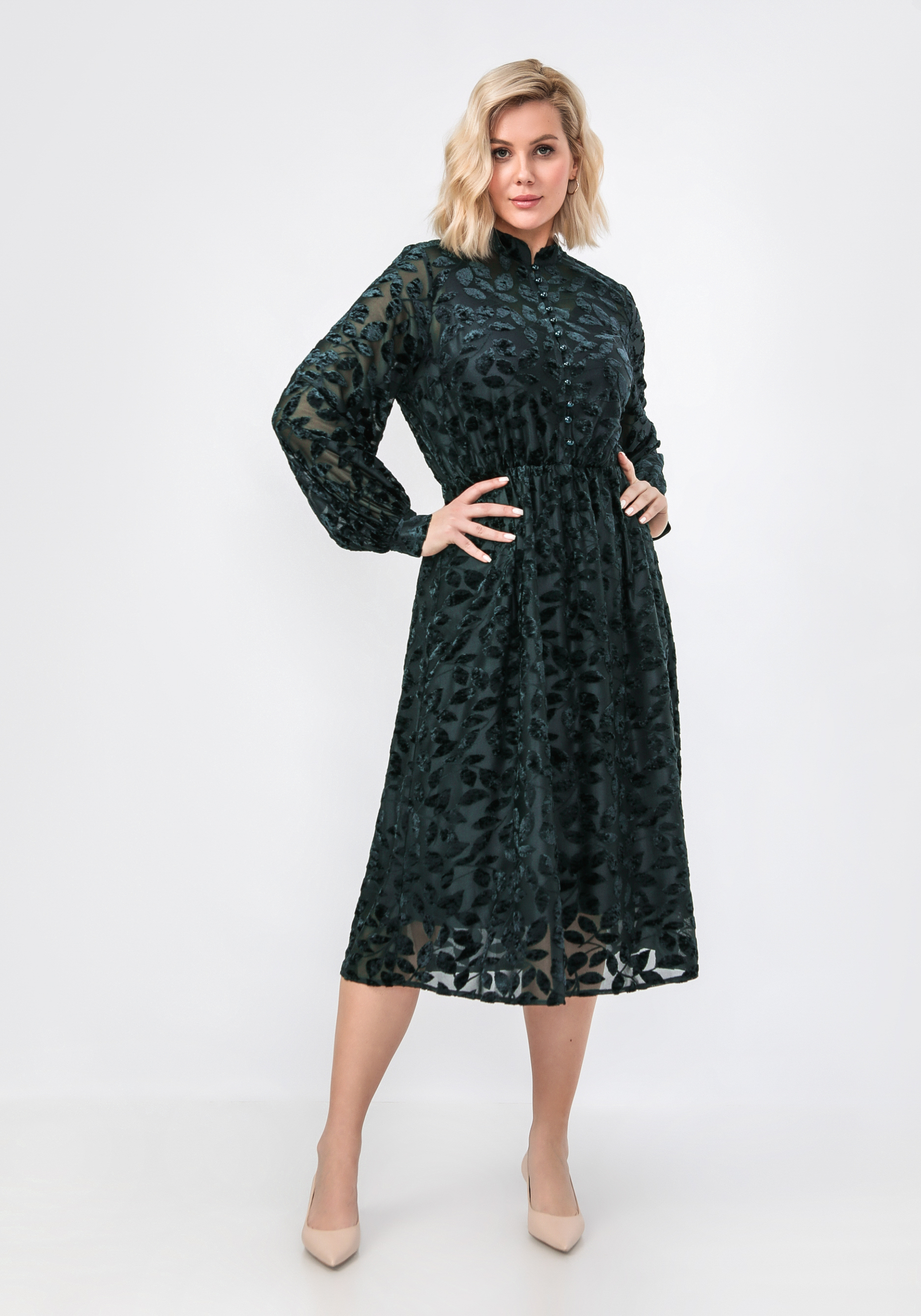 Платье из бархата с воротником-стойкой 2399₽