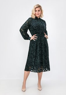 Платье из бархата с воротником-стойкой