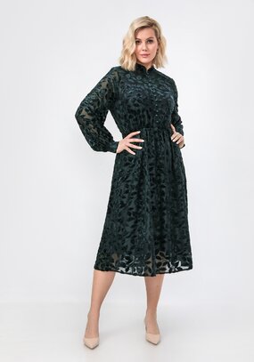 Платье из бархата с воротником-стойкой