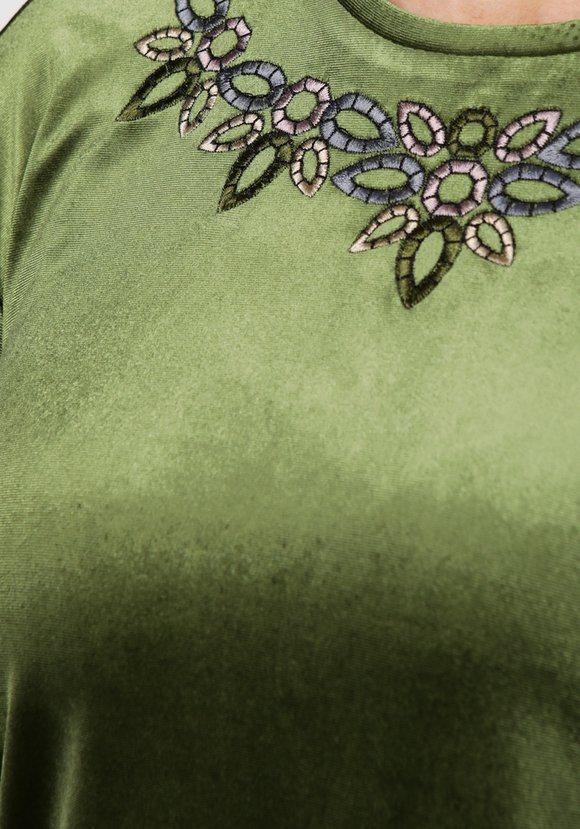 Костюм с вышивкой шир.  580, рис. 13