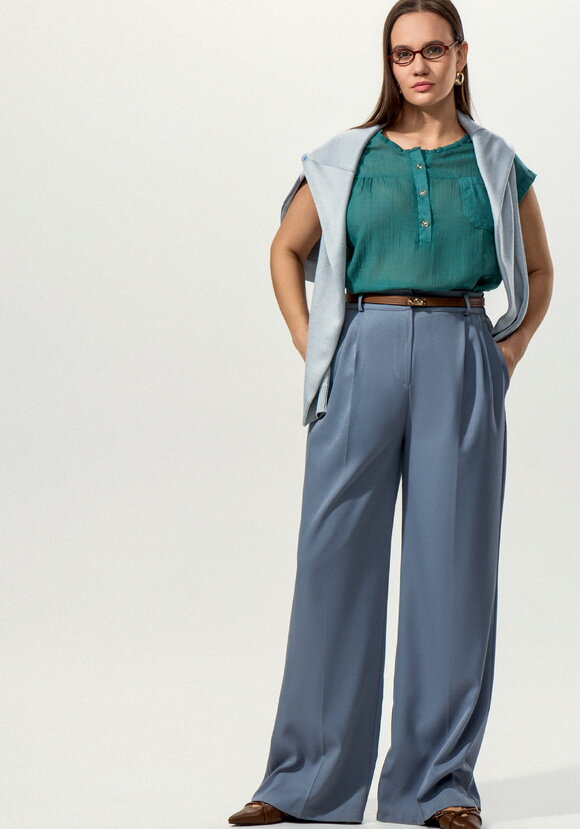 Блуза с коротким рукавом и карманом на груди шир.  580, рис. 10