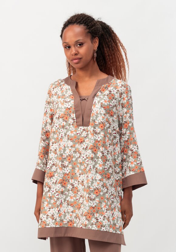 Туника с V-образным вырезом горловины шир.  580, рис. 12