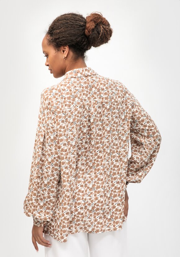 Блуза с круглым воротником на стойке шир.  580, рис. 16