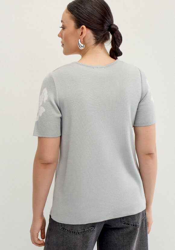 Джемпер с цветами по полочке и рукавам шир.  580, рис. 13