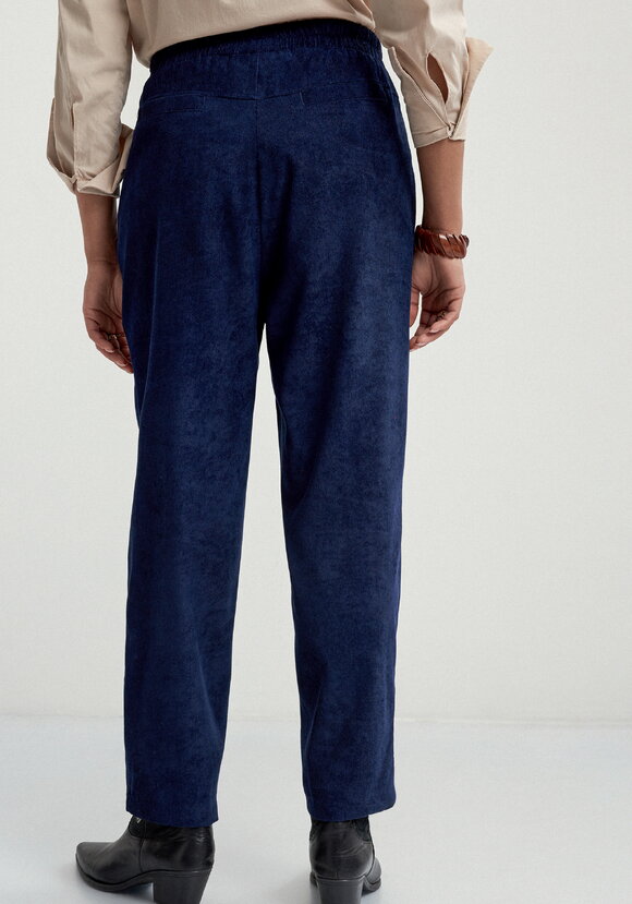 Брюки с карманом в рельефе шир.  580, рис. 12