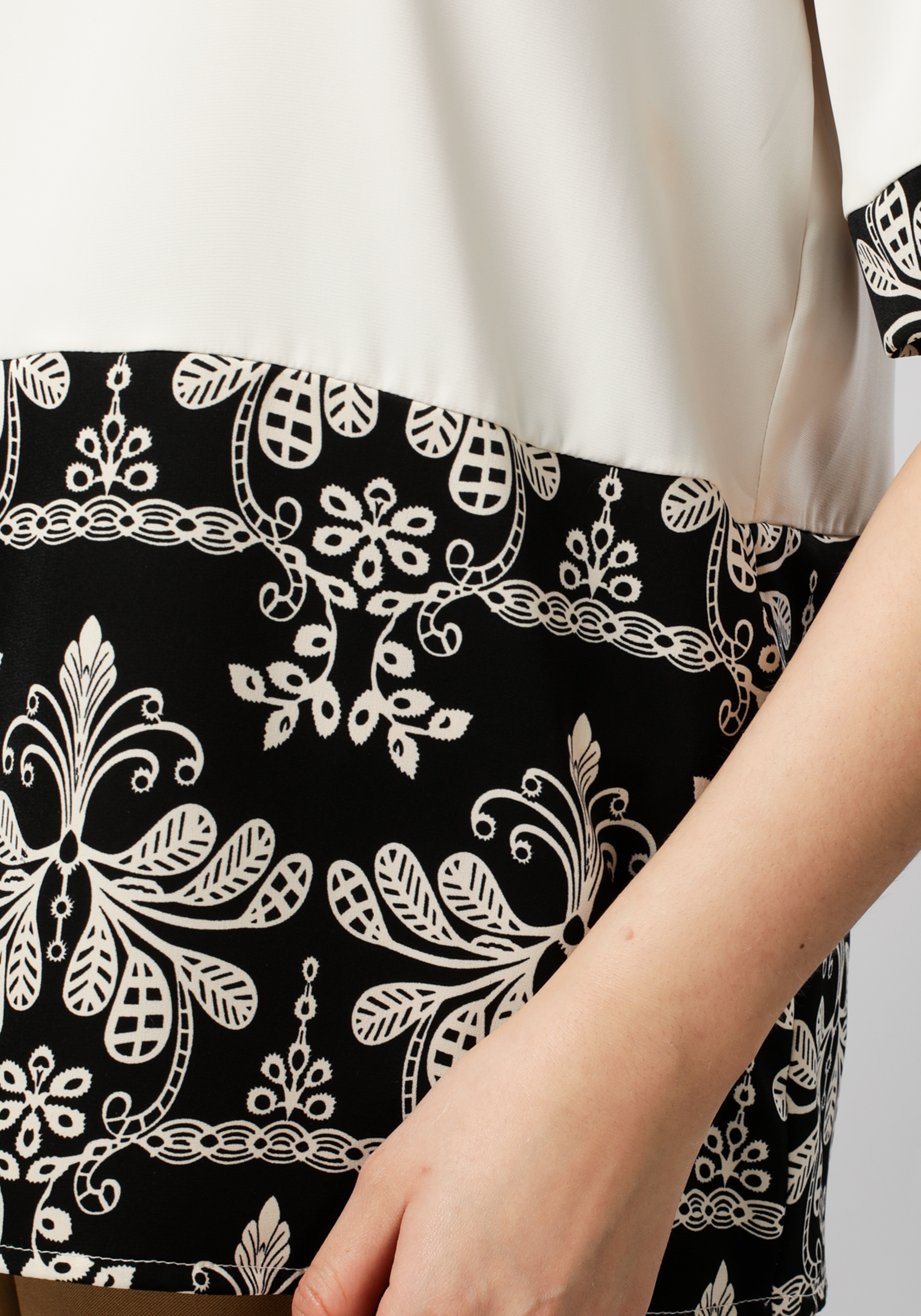 Блуза из комбинированной ткани с узором Bianka Modeno, цвет белый, размер 56 - фото 5