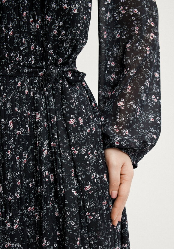 Платье гофре с рюшей по горловине шир.  580, рис. 6