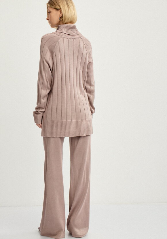 Костюм фактурной вязки шир.  580, рис. 11