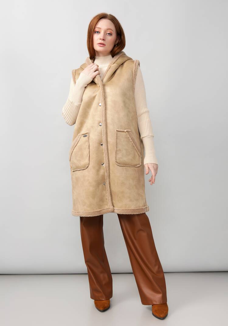 Жилет из экомеха с капюшоном шир.  750, рис. 10