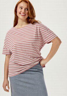 Футболка в горизонтальную полоску