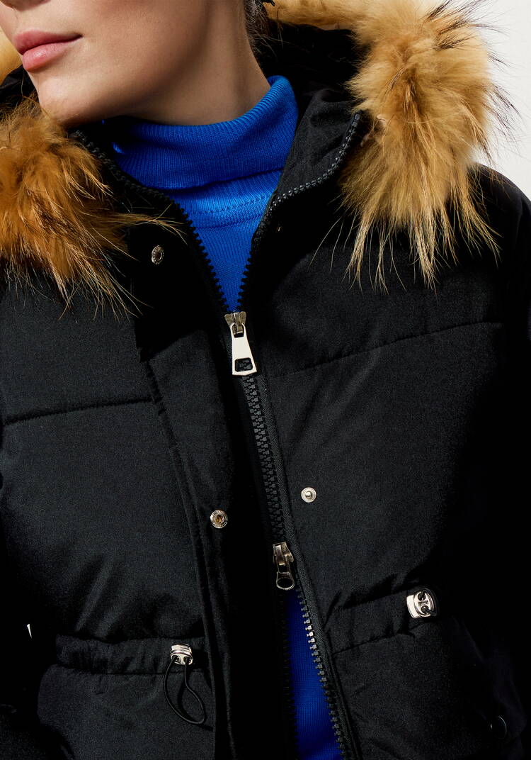 Пальто с меховой опушкой по капюшону шир.  750, рис. 24