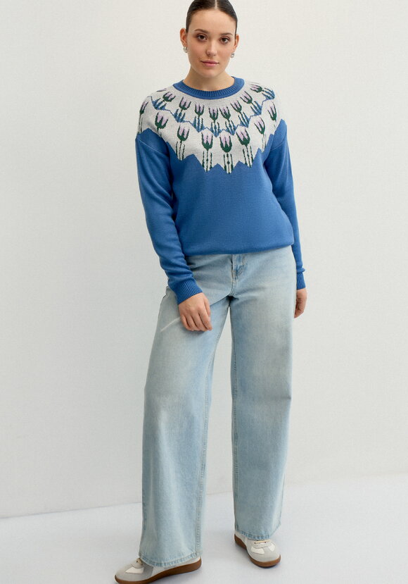 Джемпер с цветочным рисунком по горловине шир.  580, рис. 8