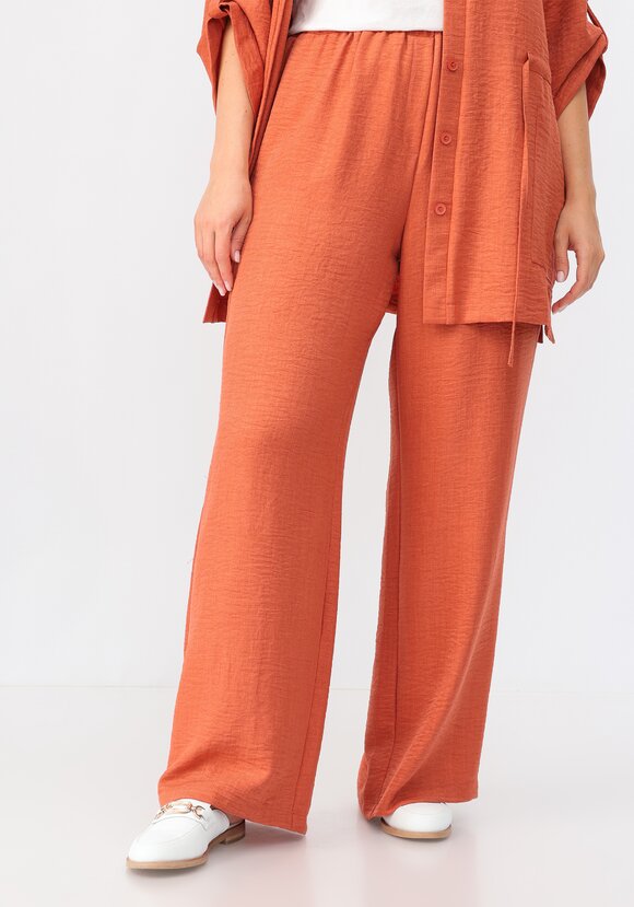 Брюки свободного кроя на резинке по поясу шир.  580, рис. 29