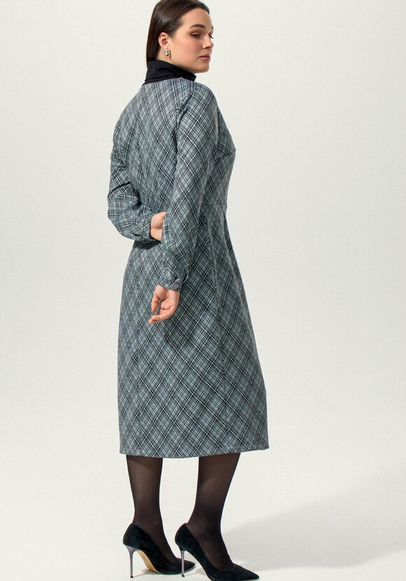 Платье в клетку прямого кроя на запах шир.  580, рис. 7