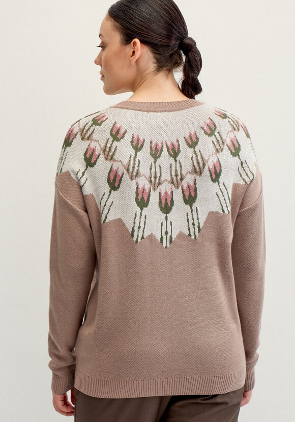 Джемпер с цветочным рисунком по горловине шир.  580, рис. 4