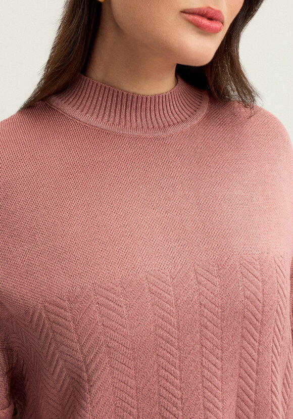 Джемпер с горлом и со спущенным плечом шир.  580, рис. 6