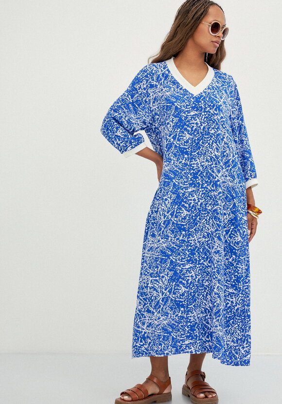 Платье А-силуэта с контрастной отделкой шир.  580, рис. 1