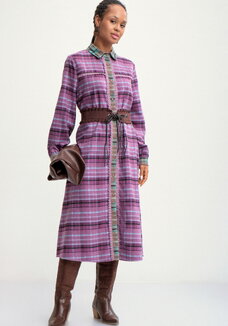 Платье-рубашка в клетку на пуговицах